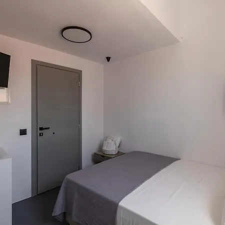 Apartamento Alexandros Suites, Mykonos Town, With Shared Rooftop Terrace *